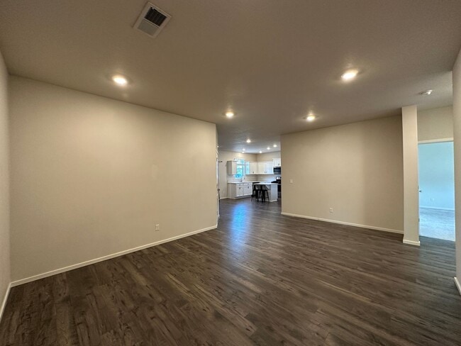 Building Photo - Single Level 2 Bedroom / 2 Bathroom House ...