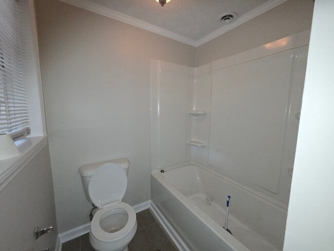 Building Photo - Renovated Kitchen, 3 BR / 3 BH home in Terry Sanford Area!