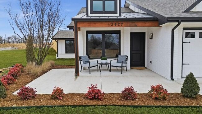 Building Photo - Move In Special! Lawn Care Included! Fully Remodeled 2/1/1