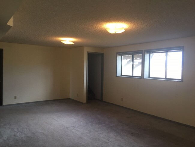 Building Photo - Spacious Cedar City Home with Scenic Mount...