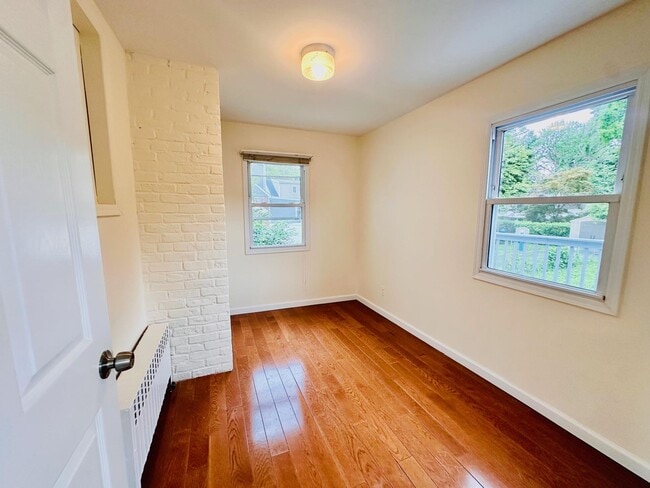 Building Photo - 47 Aqueduct Ave