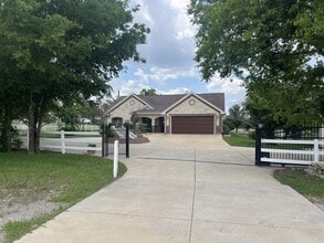 Building Photo - 1661 FM93