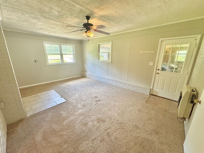 Building Photo - Rural Statesville - 3BR/1BA + Carport & Fu...