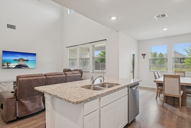 Building Photo - 1025 Indigo Ln