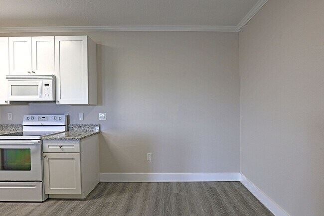 Building Photo - Villa Grand 11480-123