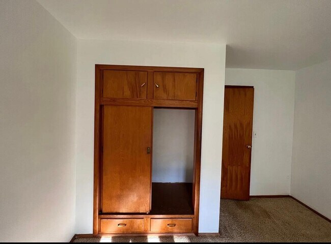 Building Photo - 3266 Ravenwood Ave