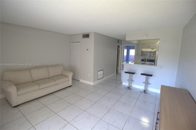 Building Photo - 7155 Miami Lakes Dr