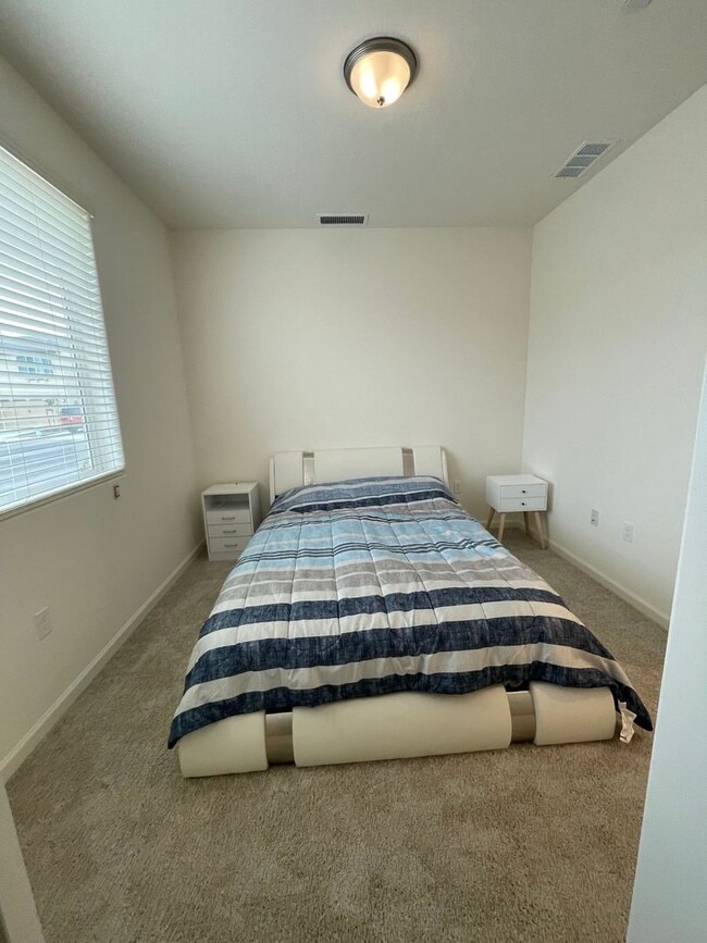 Building Photo - Spacious Modern Family Home in Prime Fresno Location!