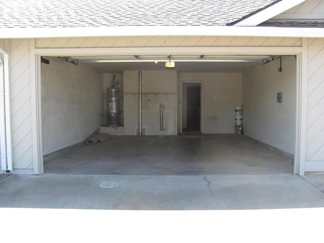 Building Photo - Charming 3 Bedroom, 2 Bath Halfplex in Southwest Woodland