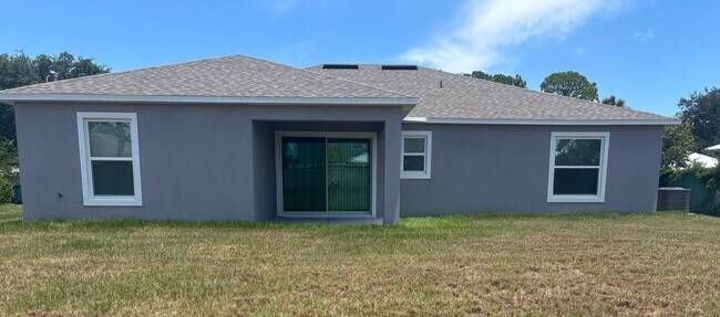 Building Photo - 614 Castaways St NE