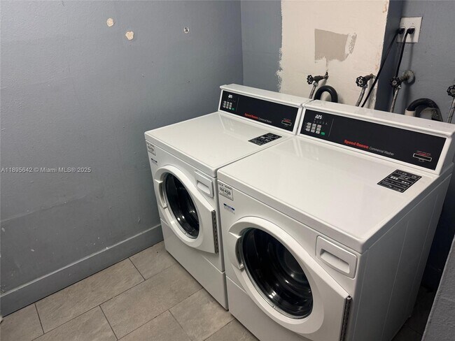 Building Photo - 494 NW 165th St