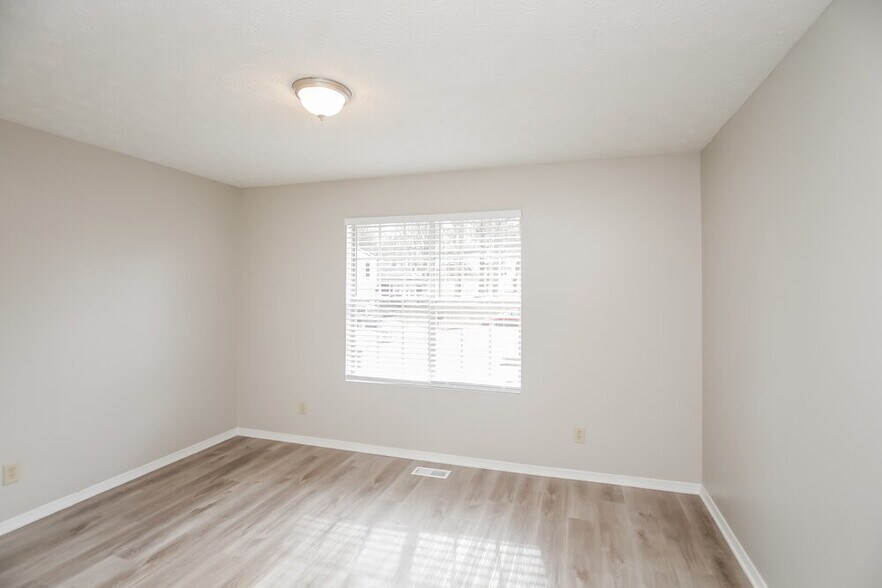 Building Photo - 6018 Valley Trails Ct