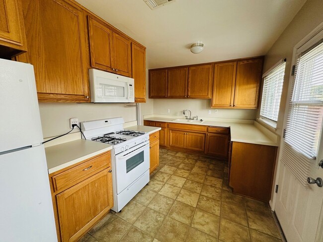 Building Photo - 14634 Richvale Dr