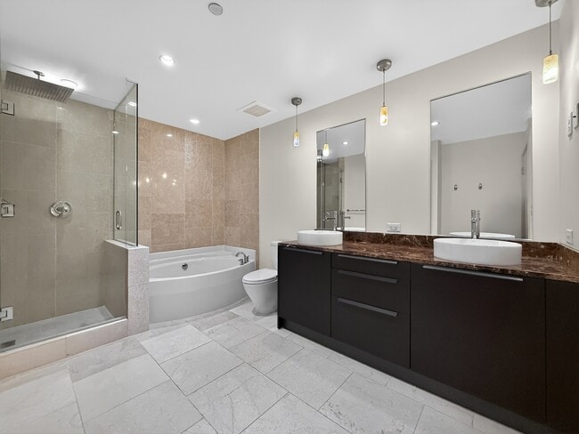 Building Photo - 737 Olive Wy