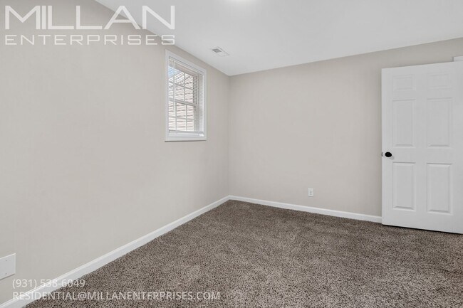 Building Photo - Charming Three Bedroom Home with Natural Privacy and Prime Location