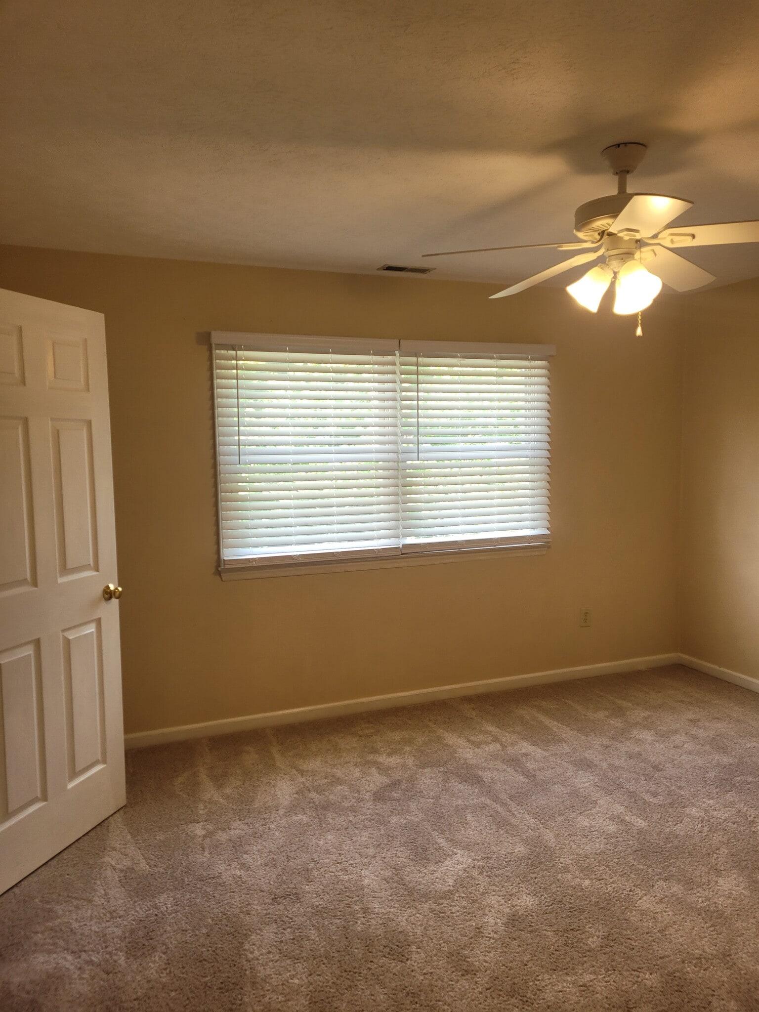 Building Photo - 1405 Karr Ln