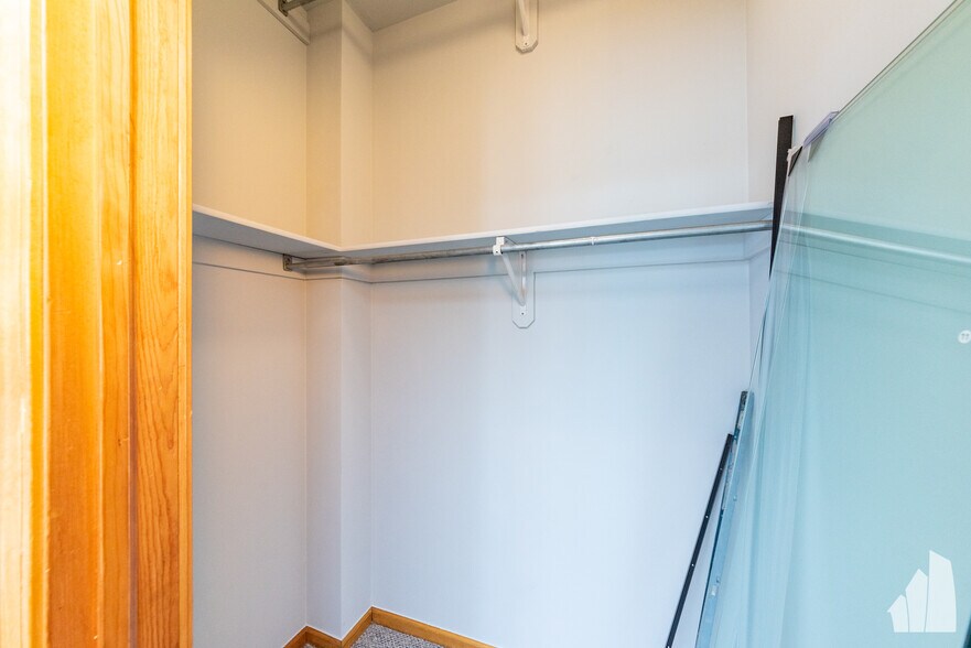 Building Photo - 2338 N Greenview Ave