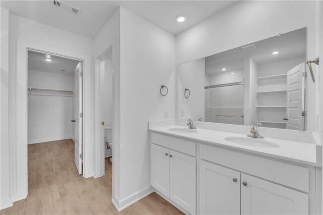 Building Photo - 4671 W Aurora St