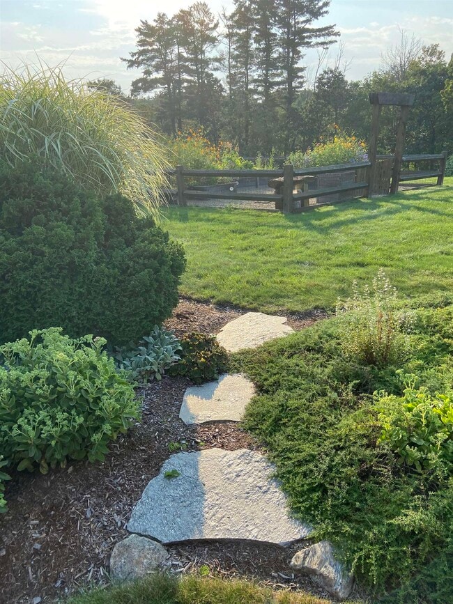 Building Photo - 26 N Main St