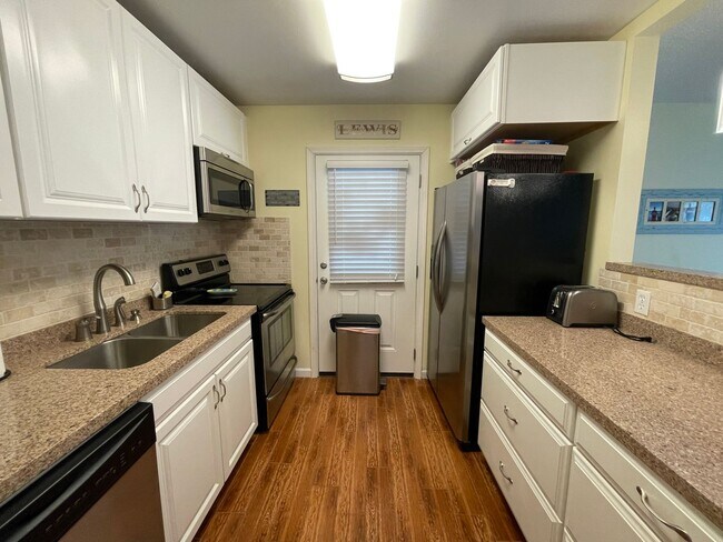 Building Photo - 2100 W Beach Drive