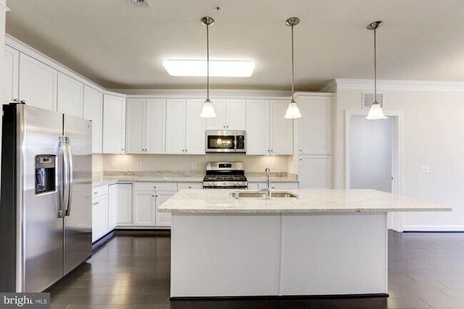 Building Photo - 13740 Endeavour Dr