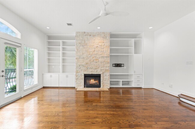 Building Photo - 6406 Rodrigo St