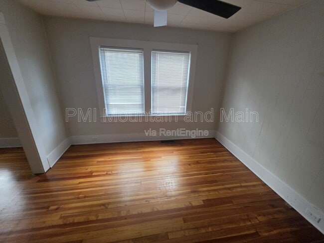 Building Photo - 161 Logan Ave