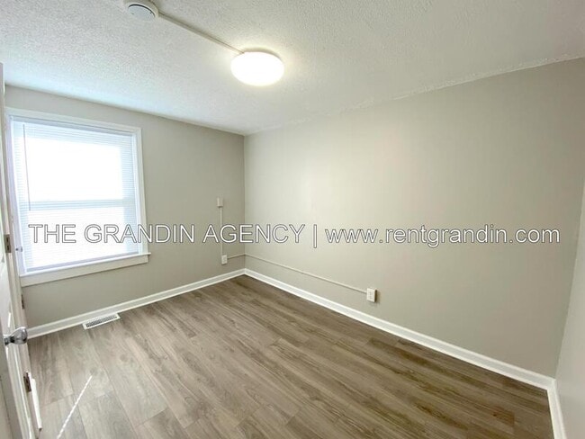 Building Photo - 8623 Plantation Rd