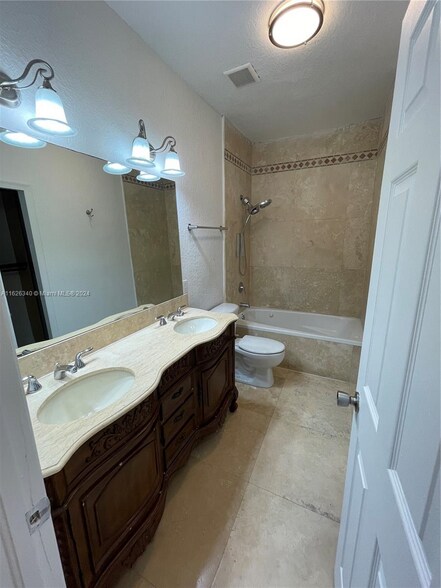 Building Photo - 3350 SW 25th St