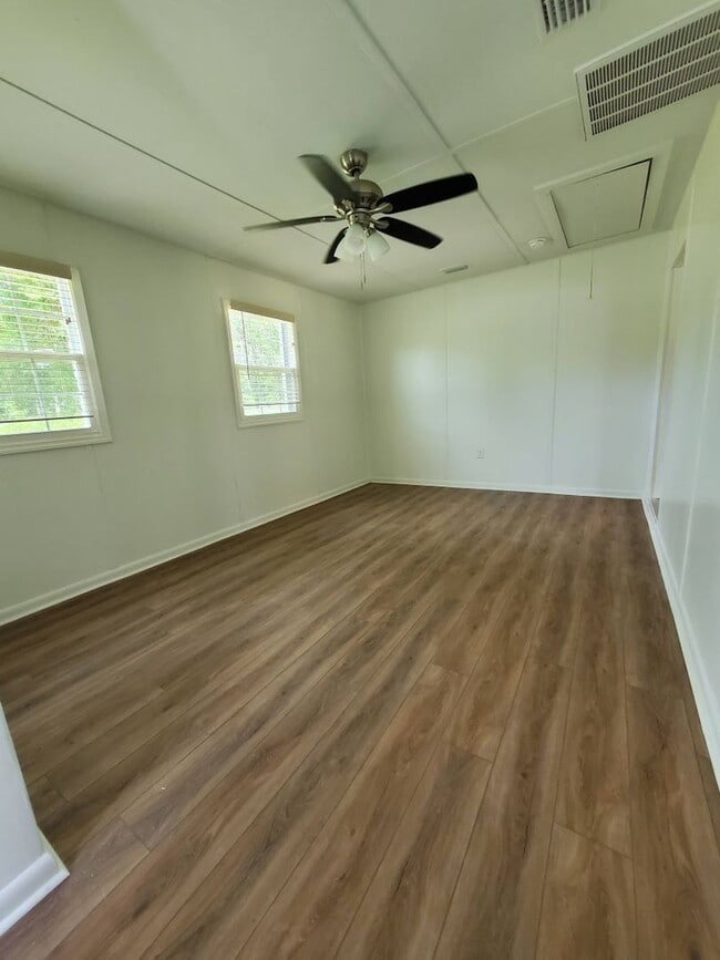 Building Photo - !!500!! Move-IN Discount  Spacious 4BR/2BA Home with Brick Exterior, Large Open Living Area, and ...