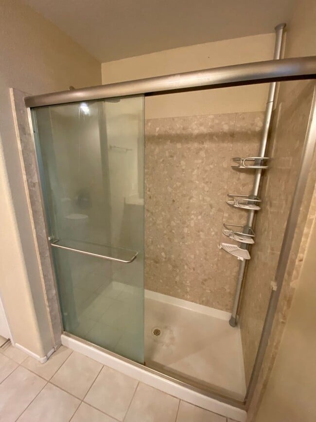 Building Photo - Beautiful 3 bed/2.5 bath home located in Henderson.