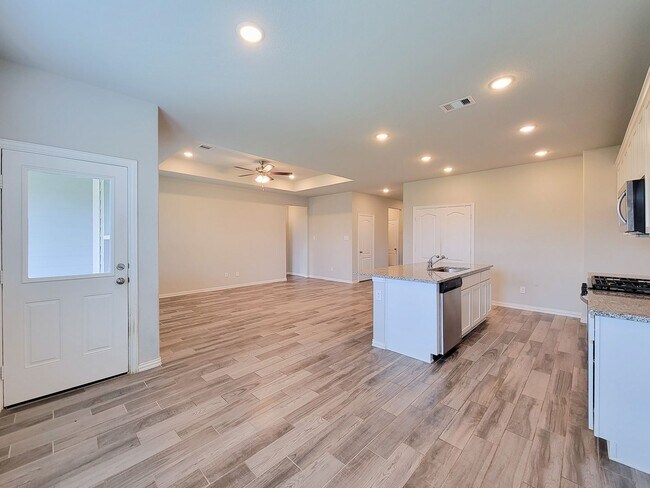 Building Photo - Quiet Cul De Sac! Tray Ceiling in Family & Primary suite. Wood Like Tile, Modern Gray Walls, Grea...