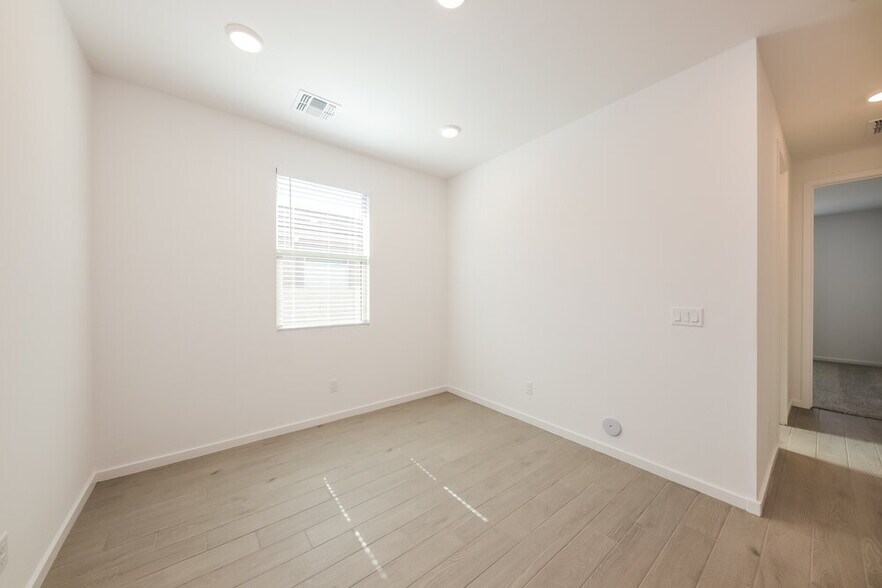 Building Photo - 20192 W Palo Verde Dr