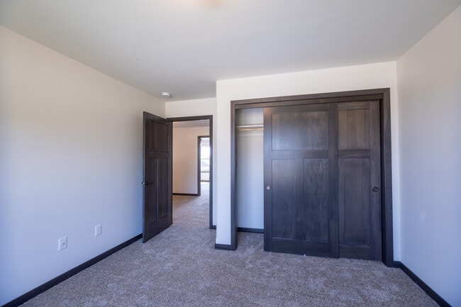 Building Photo - 1604 Eastside Cir