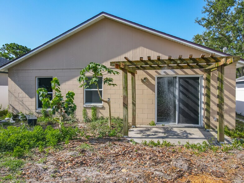 Building Photo - 1115 Naples Dr