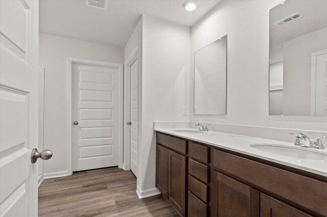 Building Photo - 9948 Sequoyah Cove Dr
