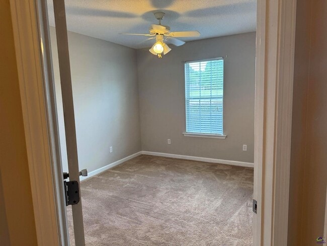 Building Photo - 105 Windmill Court