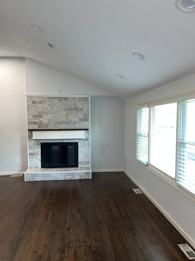 Building Photo - 9316 Fairwood Dr