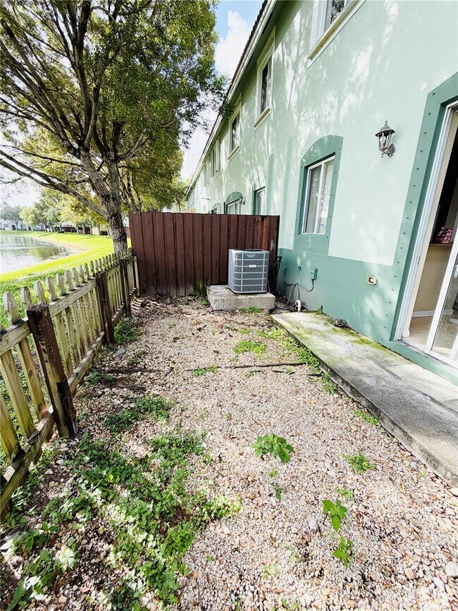 Building Photo - 2505 SE 14th Ave