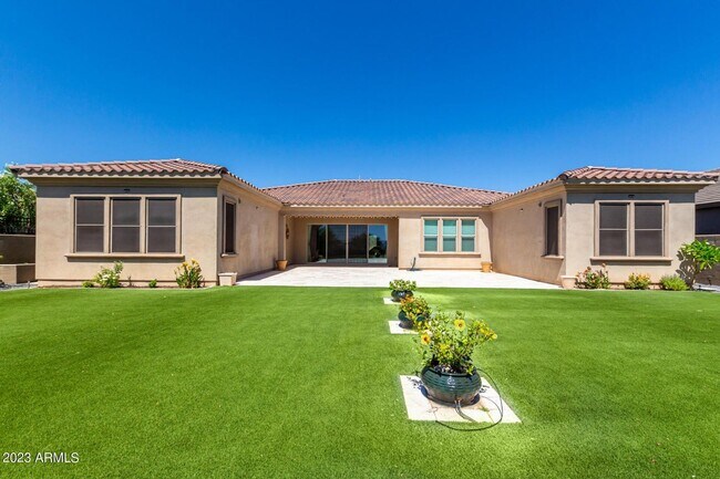 Building Photo - Gorgeous 5 bed 4.5 bath single level home in Scottsdale