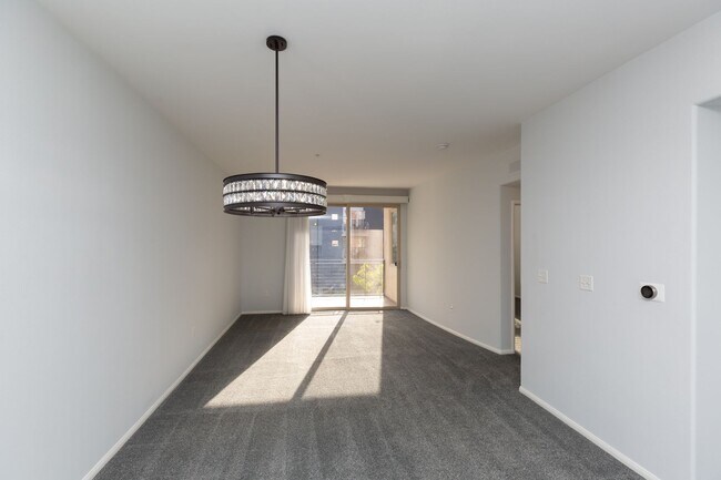 Building Photo - AMAZING 2/2 MARINA DISTRICT CONDO WITH 2 A...