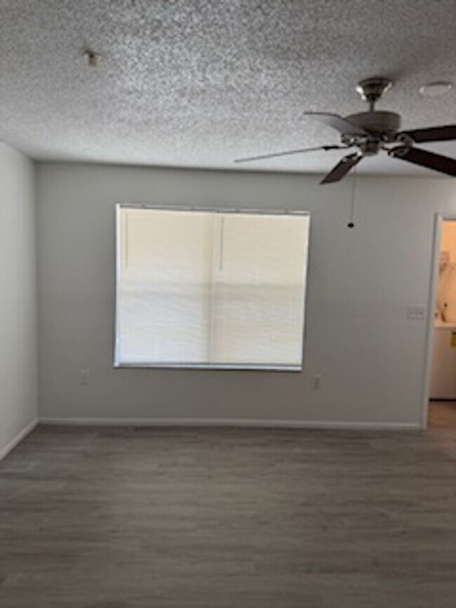 Building Photo - Landing - 974-303