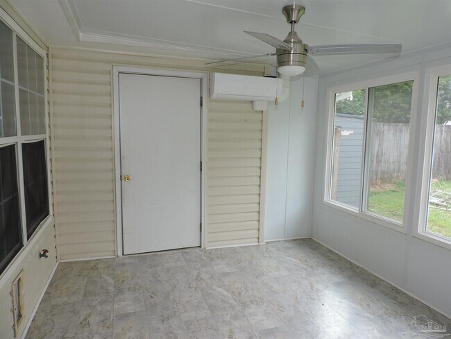 Building Photo - 2320 Trailwood Dr