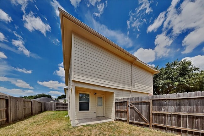 Building Photo - 19739 Buckland Park Dr
