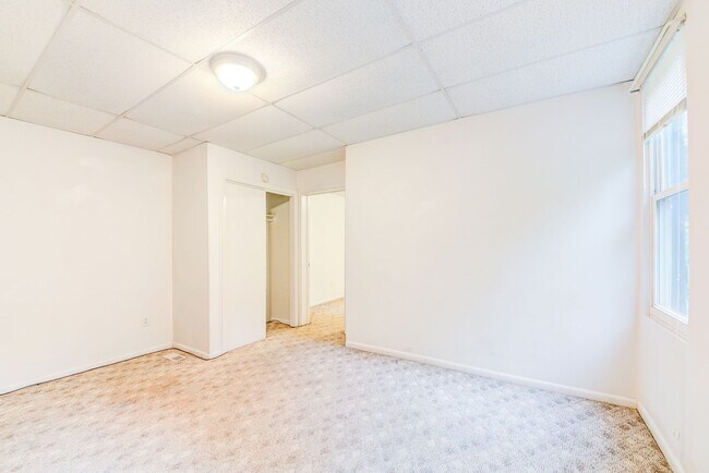 Building Photo - 2400 Mission St