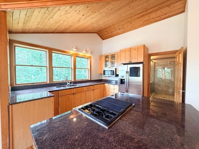 Building Photo - 121 Old Schoolhouse Rd