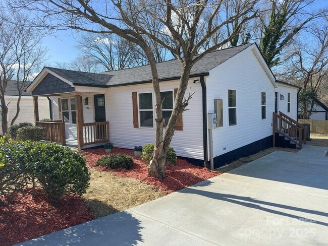 Building Photo - 226 Malvern Dr SW