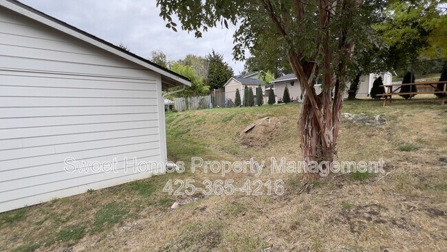 Building Photo - 5228 18th Ave SW