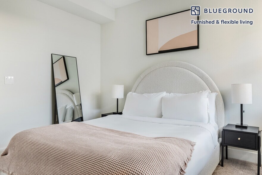 Building Photo - 3888 Artist Walk Common