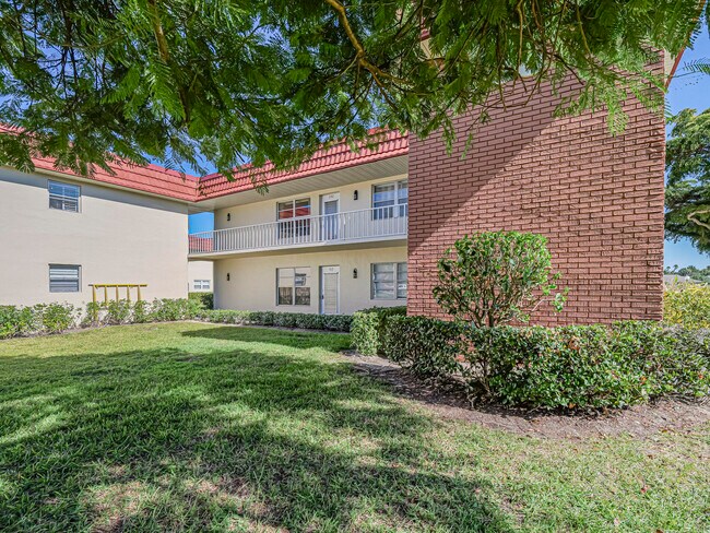 Building Photo - 36 Pine Arbor Ln